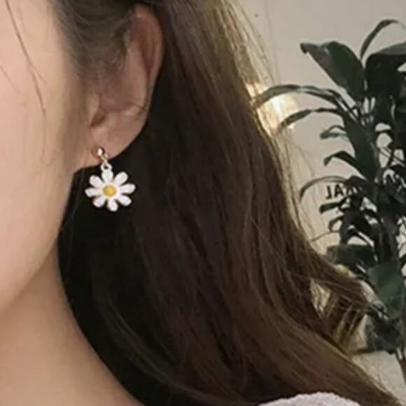 Sterling Silver Daisy Floral Dangle Earrings - Picture 2 of 3